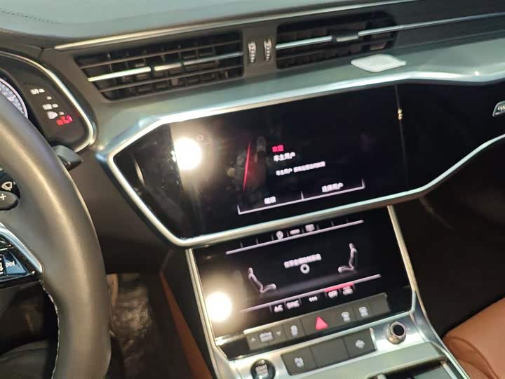 Фото 13 - Audi A6L