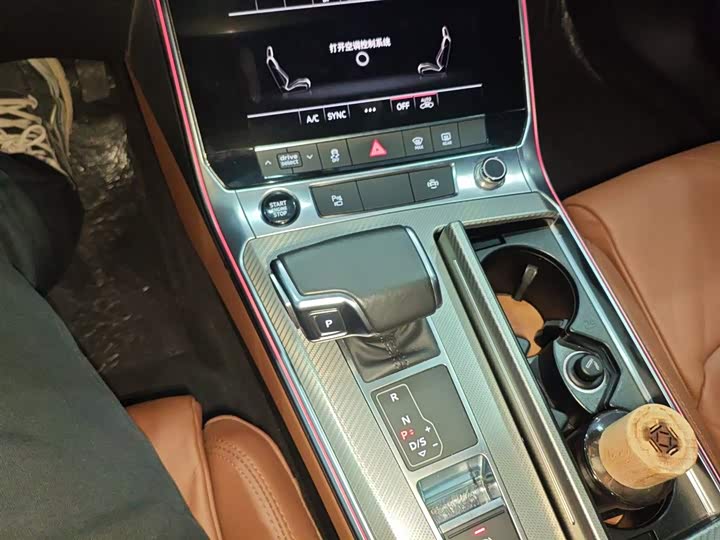 Фото 14 - Audi A6L