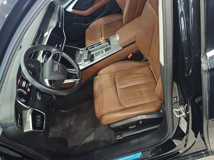 Фото 15 - Audi A6L