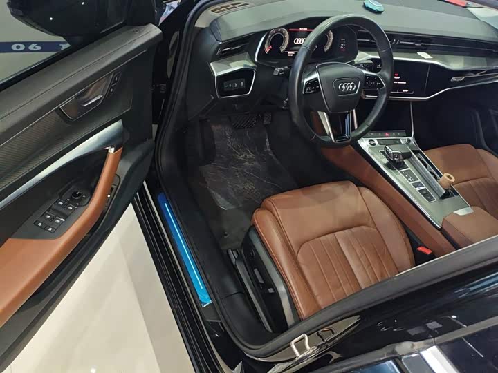 Фото 16 - Audi A6L