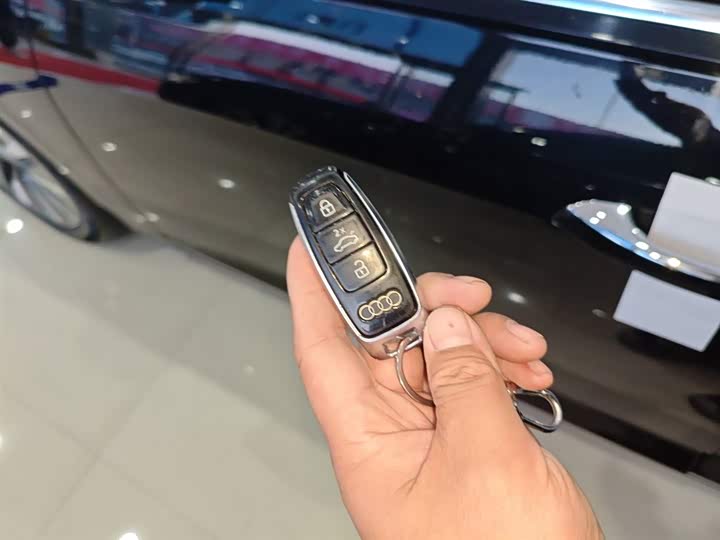 Фото 9 - Audi A6L