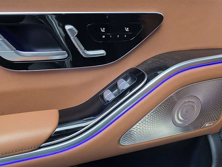 Фото 10 - Mercedes-Benz S-Class