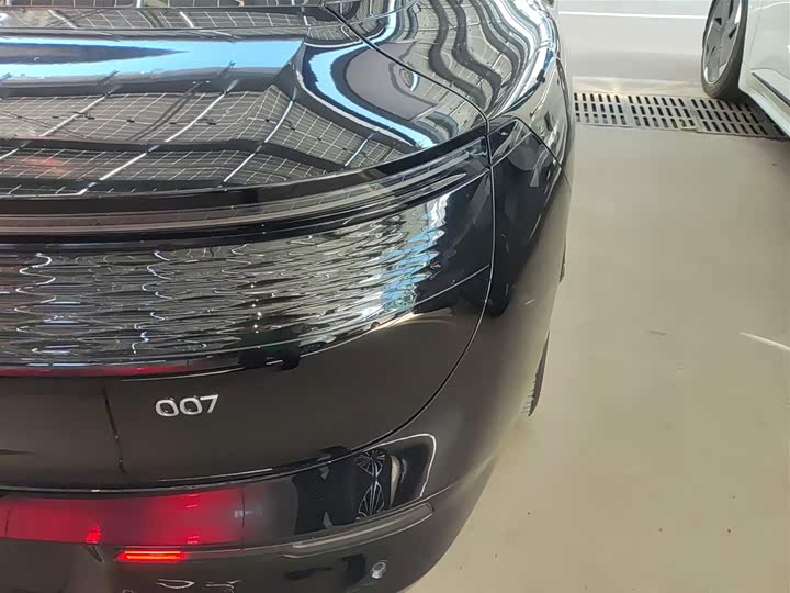 Фото 8 - Zeekr 007