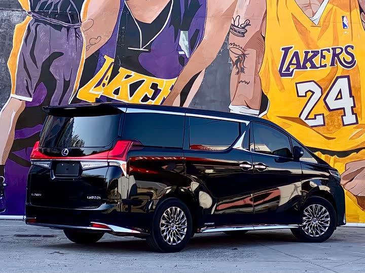 Фото 4 - Lexus LM