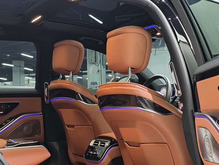 Фото 13 - Mercedes-Benz S-Class