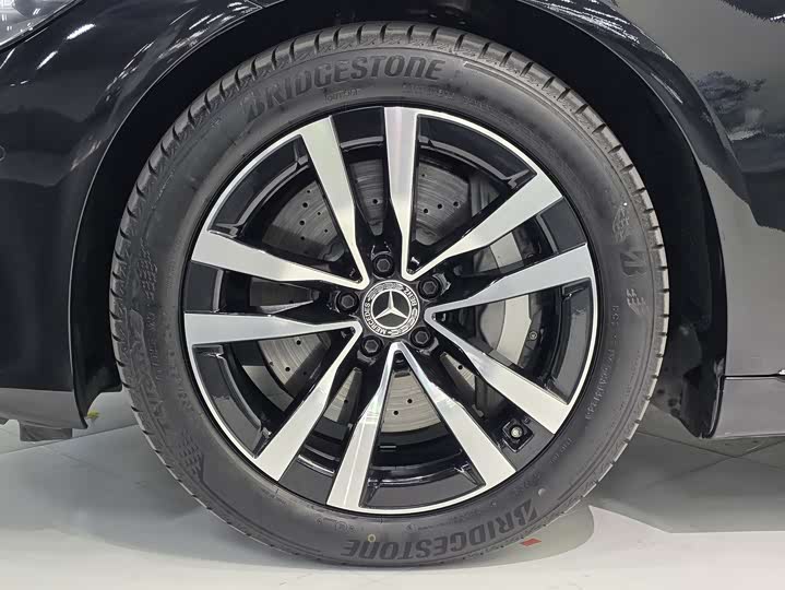 Фото 16 - Mercedes-Benz S-Class