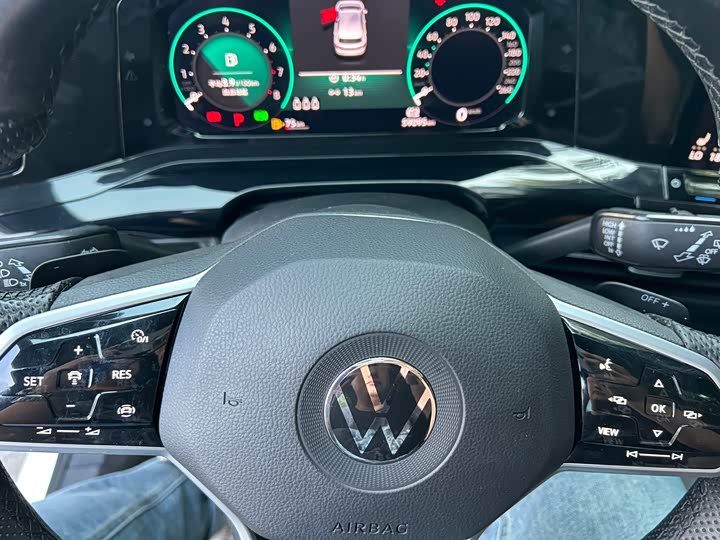 Фото 10 - Volkswagen Golf