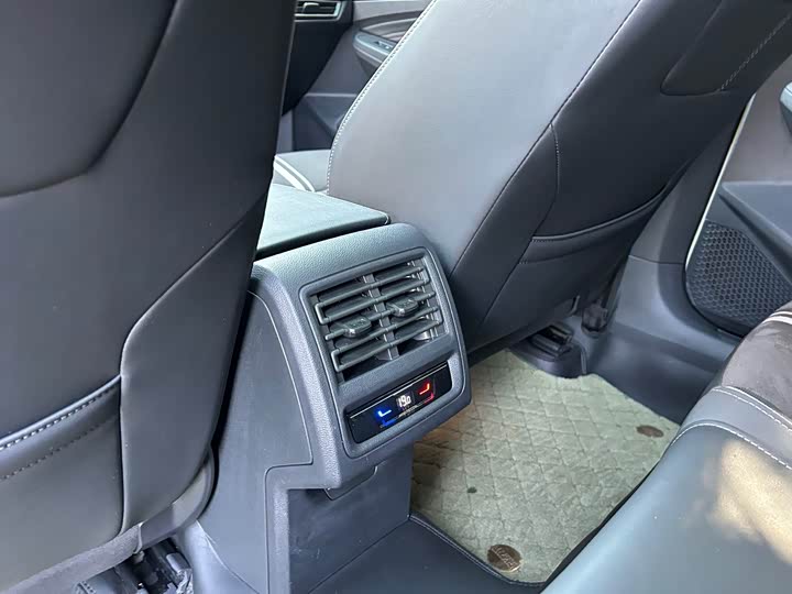 Фото 13 - Volkswagen Golf