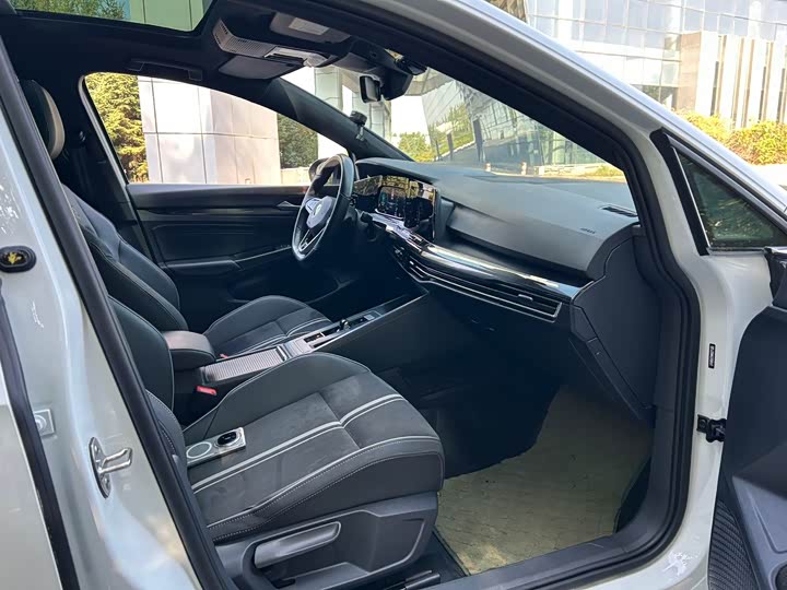 Фото 14 - Volkswagen Golf