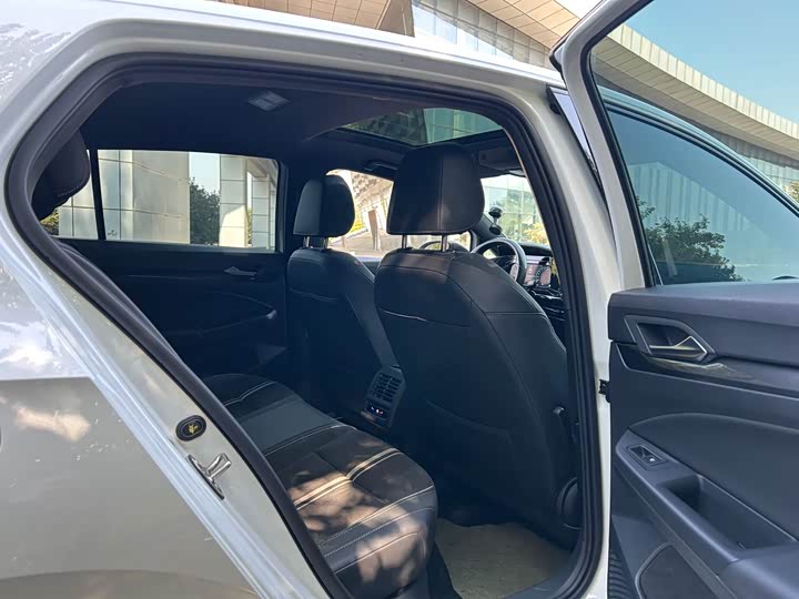 Фото 15 - Volkswagen Golf