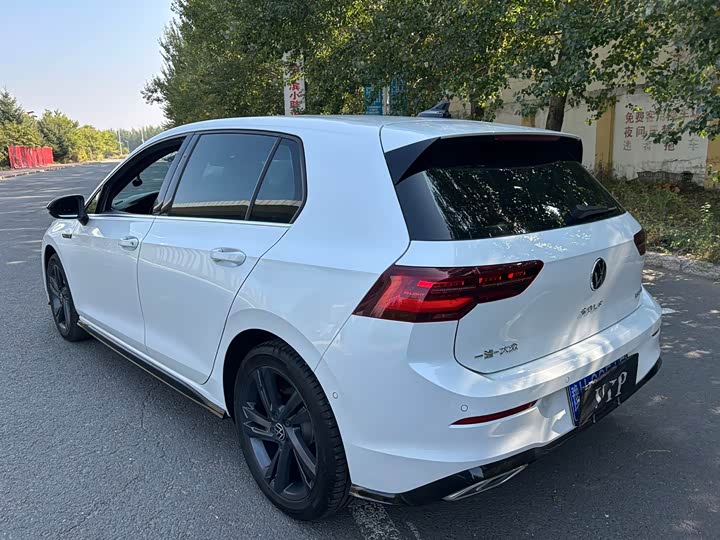 Фото 16 - Volkswagen Golf