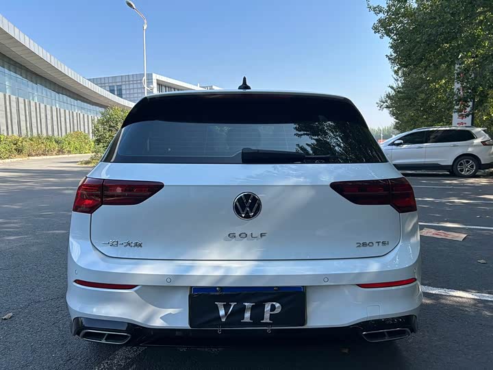 Фото 17 - Volkswagen Golf