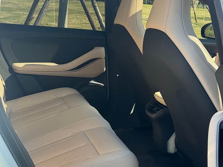 Фото 10 - Nio ET5T