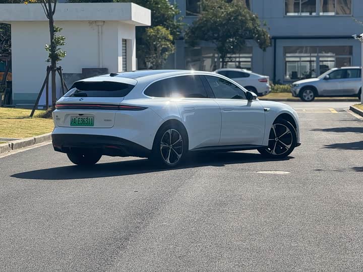 Фото 6 - Nio ET5T