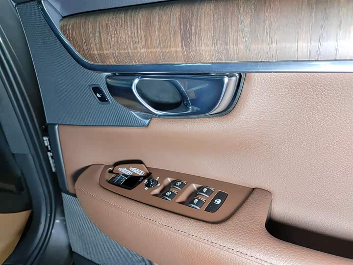 Фото 11 - Volvo S90