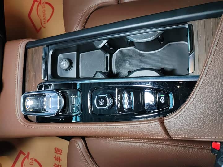 Фото 12 - Volvo S90