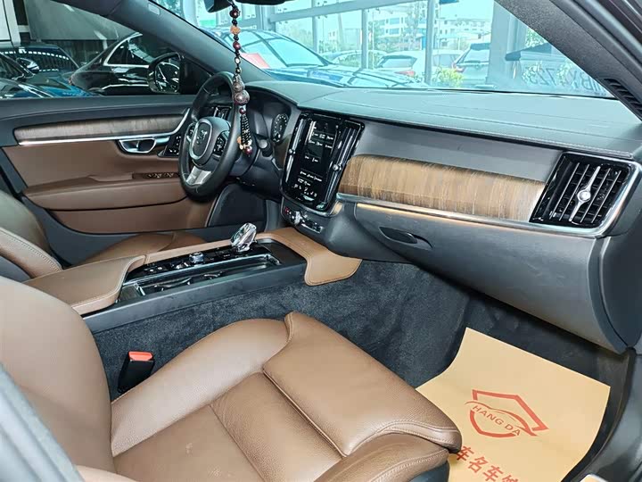 Фото 13 - Volvo S90