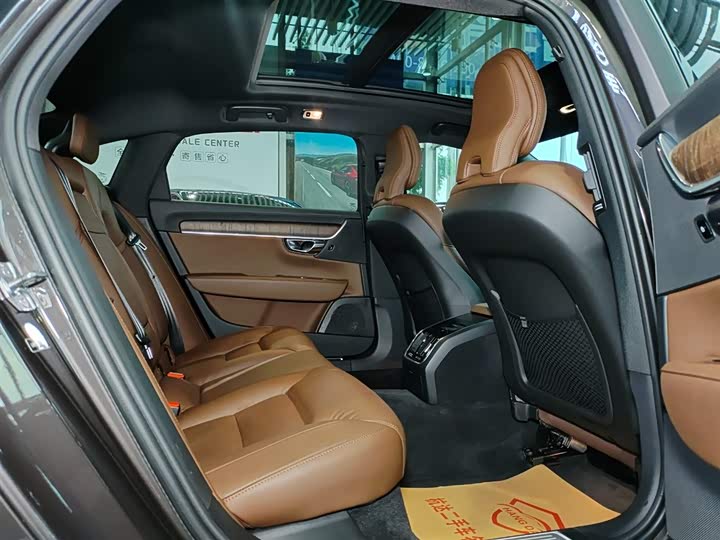 Фото 14 - Volvo S90