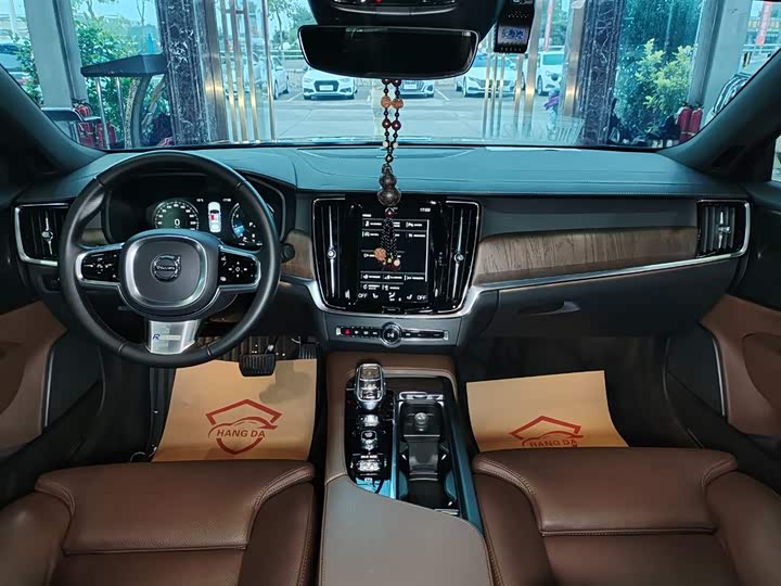 Фото 15 - Volvo S90