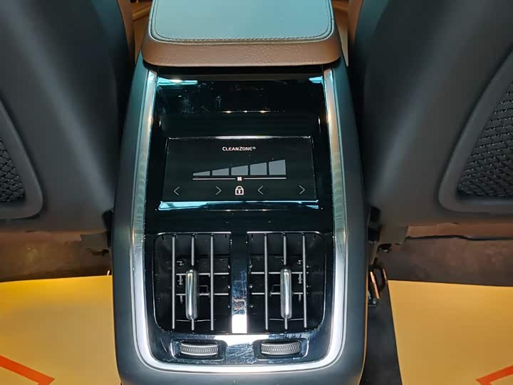 Фото 16 - Volvo S90