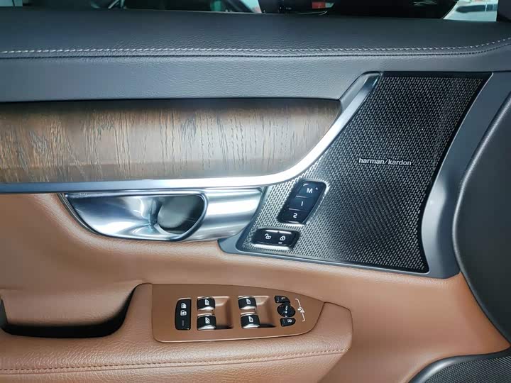 Фото 17 - Volvo S90