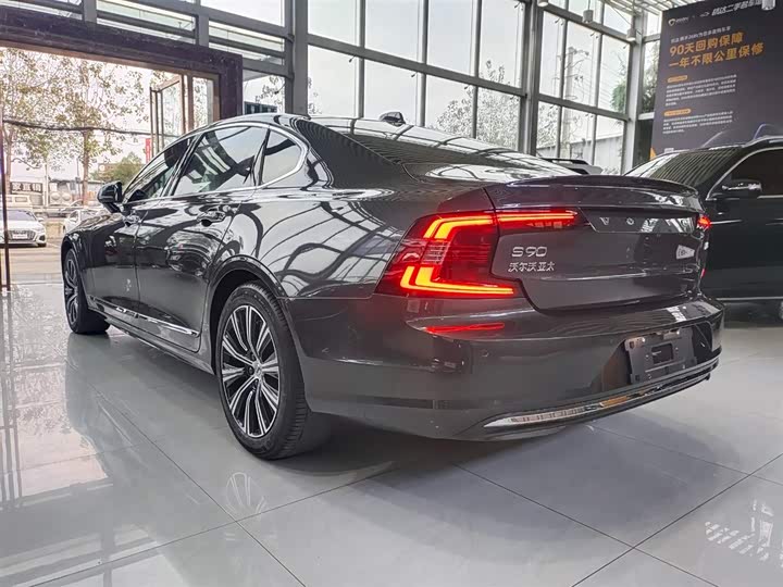 Фото 4 - Volvo S90