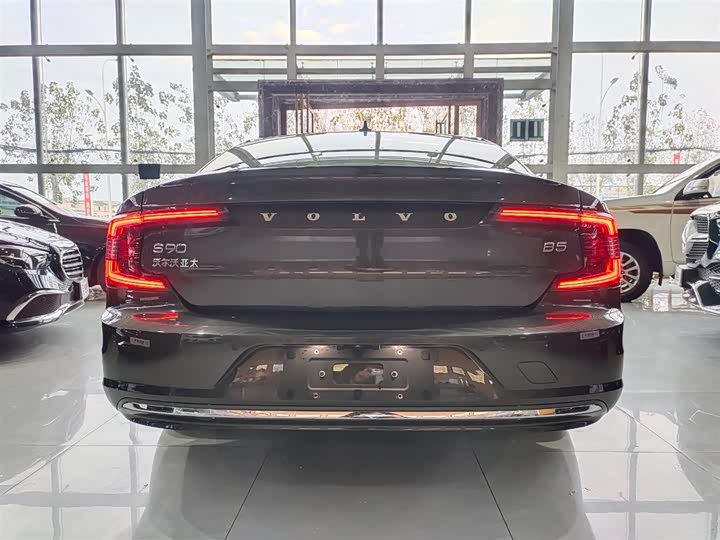 Фото 5 - Volvo S90