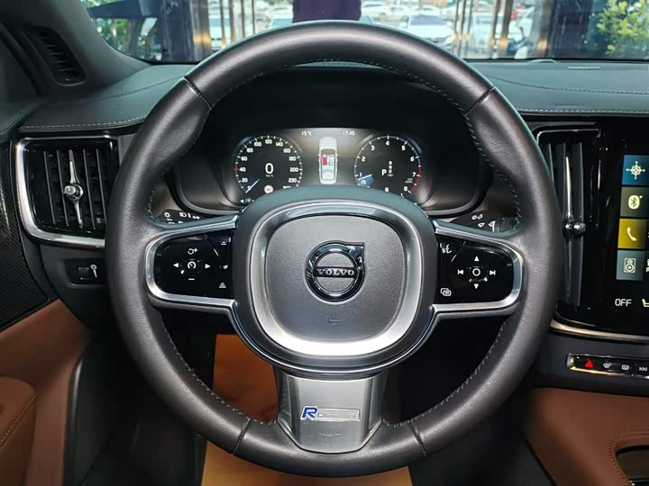 Фото 8 - Volvo S90