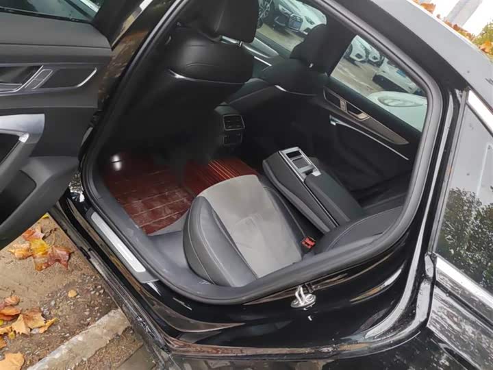 Фото 6 - Audi A6L