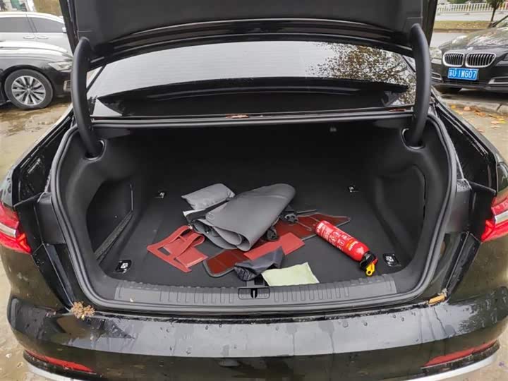 Фото 9 - Audi A6L