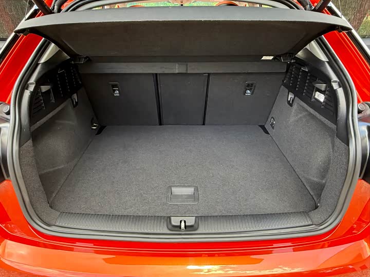 Фото 14 - Audi Q2L