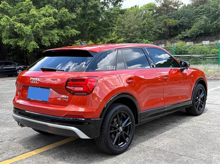 Фото 18 - Audi Q2L