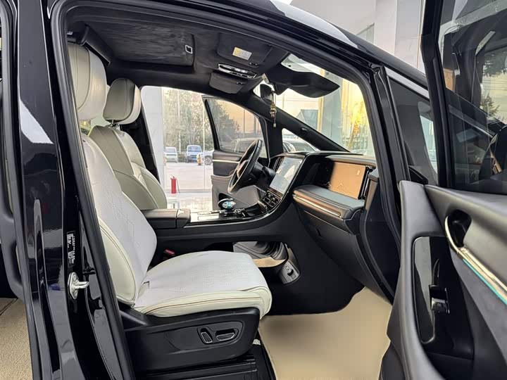 Фото 13 - GAC Trumpchi M8