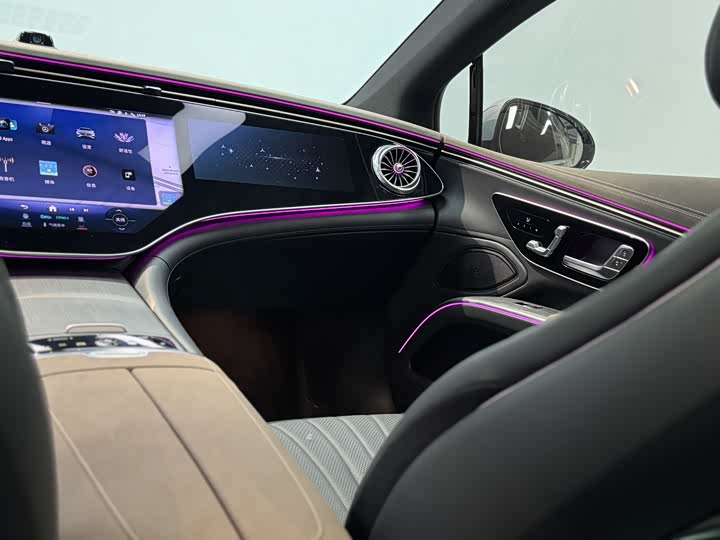 Фото 14 - Mercedes-Benz EQS