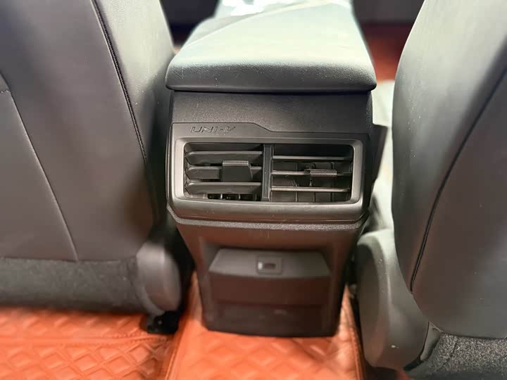 Фото 16 - Changan UNI-V