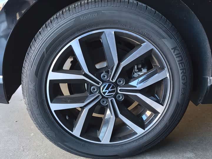 Фото 14 - Volkswagen Magotan