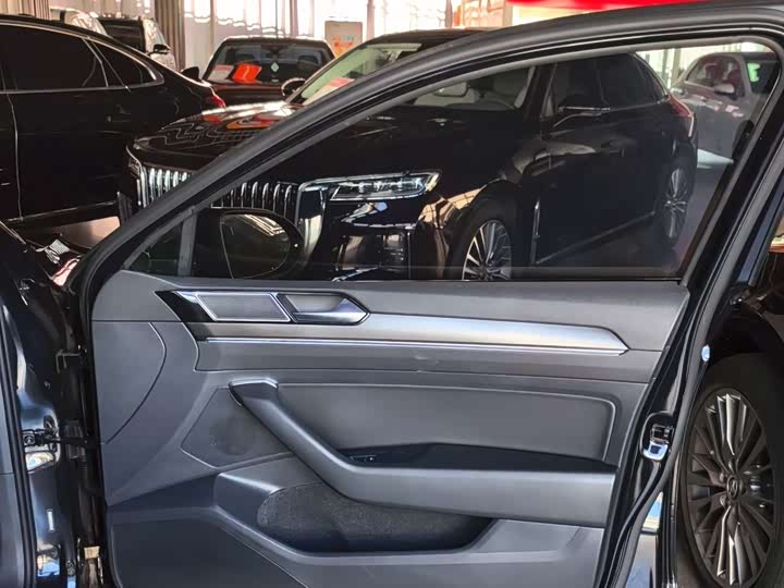 Фото 15 - Volkswagen Magotan