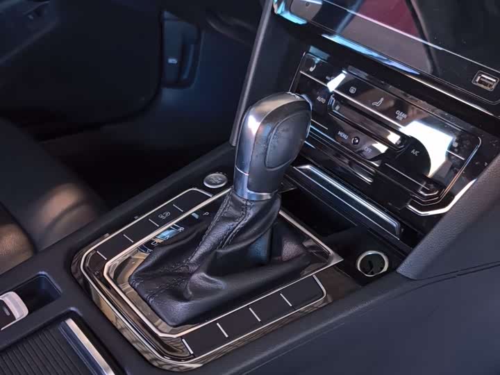 Фото 16 - Volkswagen Magotan