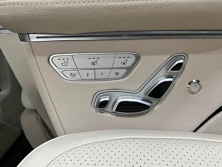 Фото 11 - Mercedes-Benz V-Class