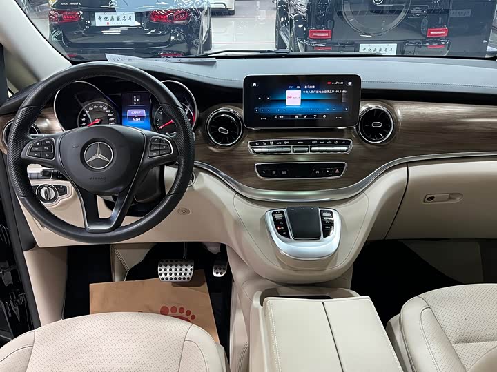 Фото 12 - Mercedes-Benz V-Class