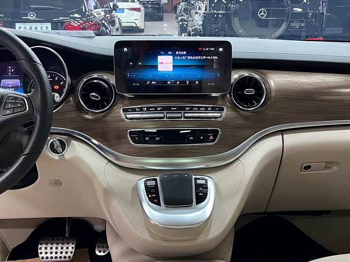 Фото 13 - Mercedes-Benz V-Class