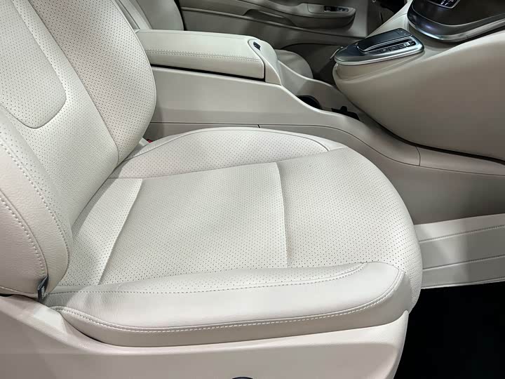 Фото 14 - Mercedes-Benz V-Class