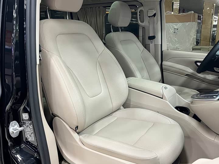 Фото 15 - Mercedes-Benz V-Class