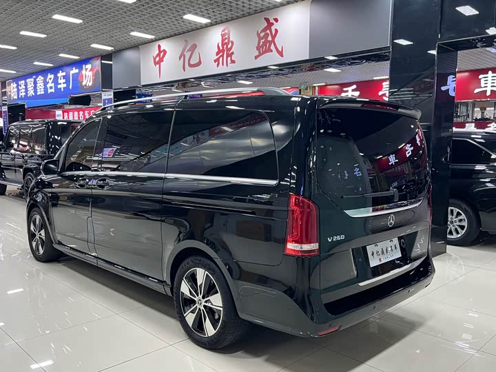 Фото 17 - Mercedes-Benz V-Class