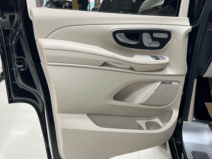 Фото 4 - Mercedes-Benz V-Class
