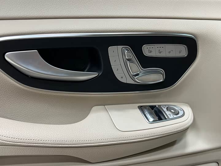 Фото 5 - Mercedes-Benz V-Class