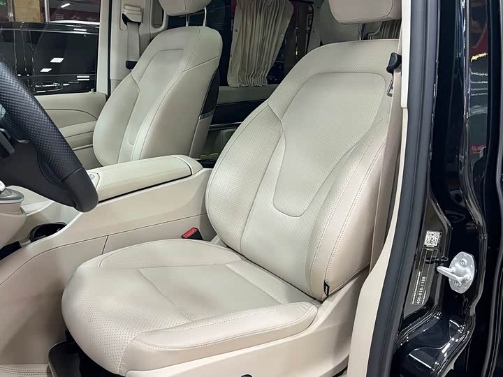 Фото 7 - Mercedes-Benz V-Class