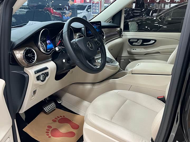 Фото 8 - Mercedes-Benz V-Class