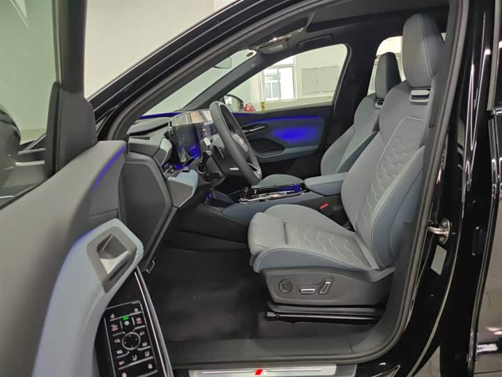 Фото 11 - Audi Q6L e-tron