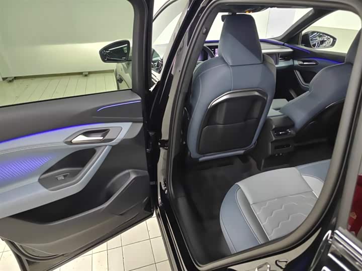 Фото 12 - Audi Q6L e-tron